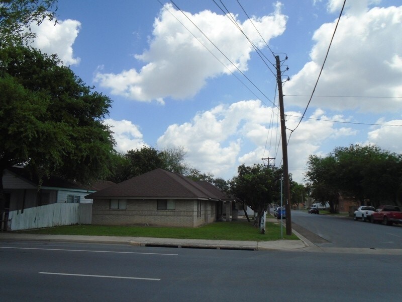 Building Photo - 1720 Galveston Ave