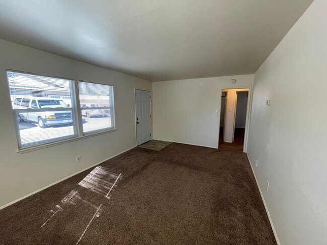 Building Photo - Cute 2 BR 1 BA Home in Midtown!