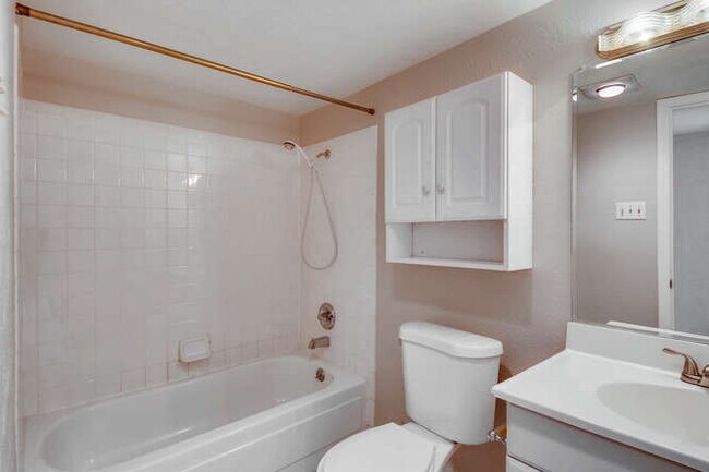 Building Photo - 7408 Chelmsford Place
