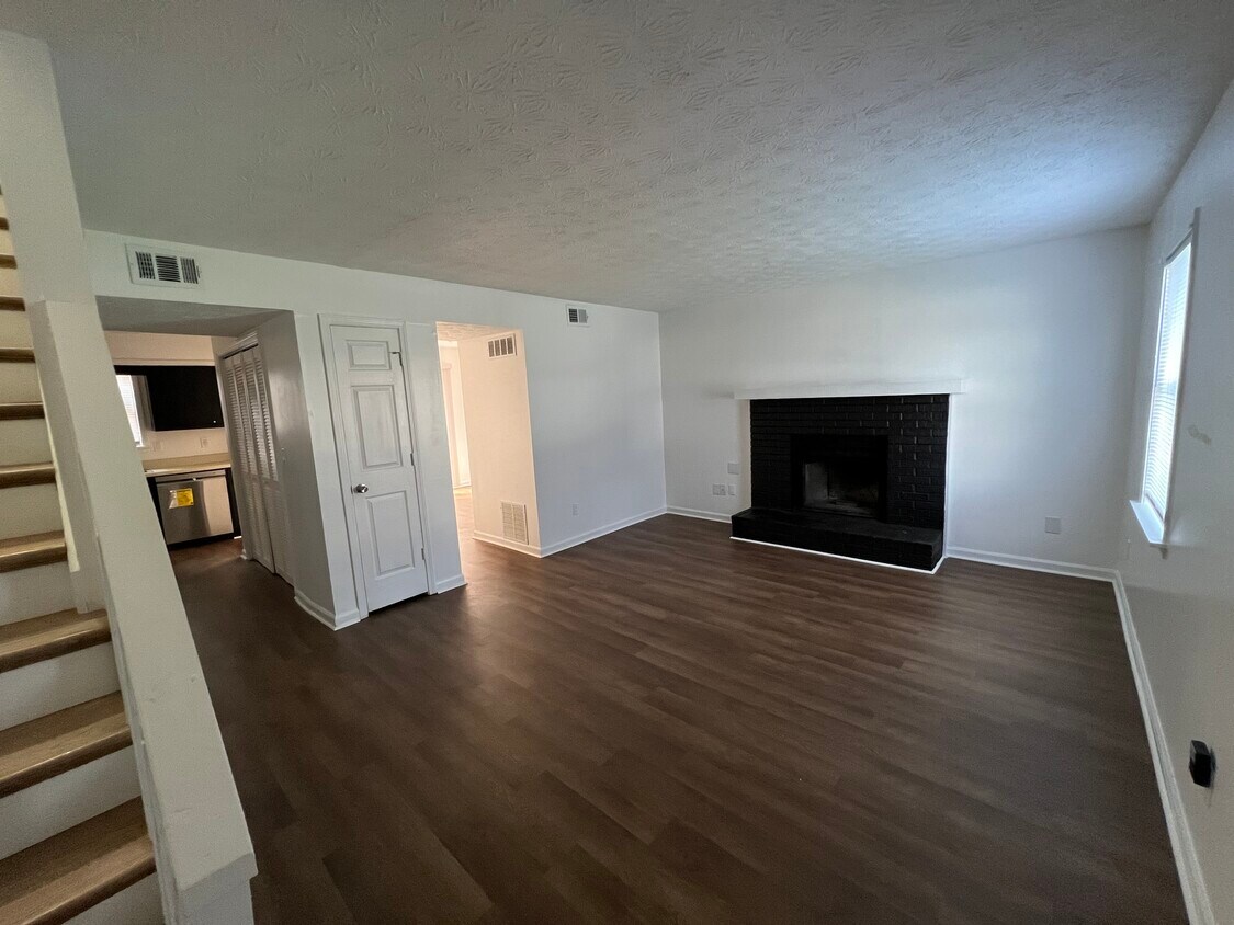 Foto principal - 2403 Cragstone Ct
