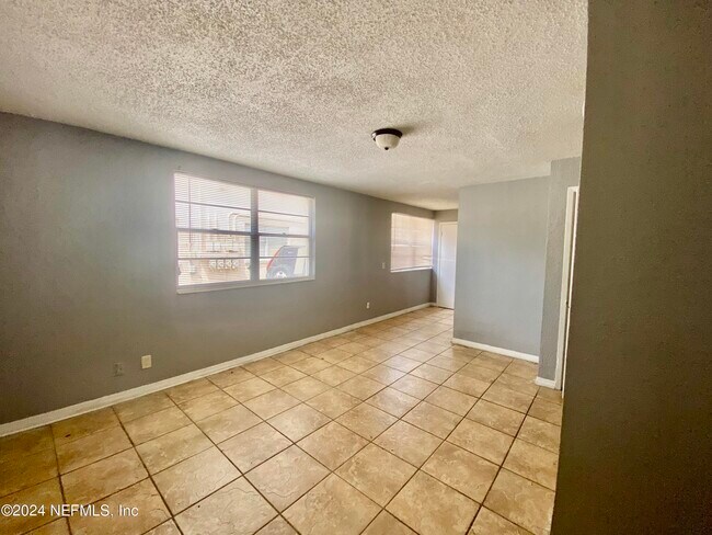 Foto del edificio - 1819 W 6th St