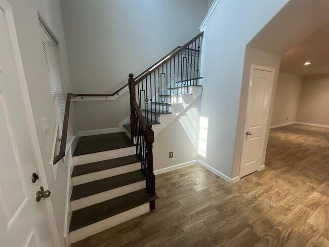 Building Photo - 13811 Leabrandon Ln