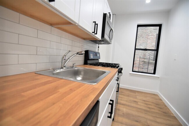 Building Photo - 527 W 160th St