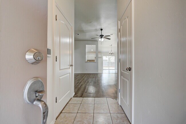 Foto del edificio - 608 Cavecreek St