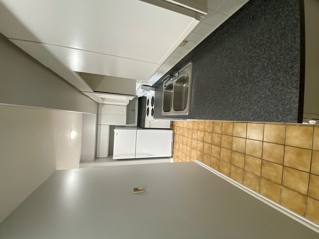 Building Photo - 200 Pocahontas Trl