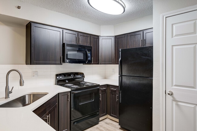 Building Photo - Avana Belmar