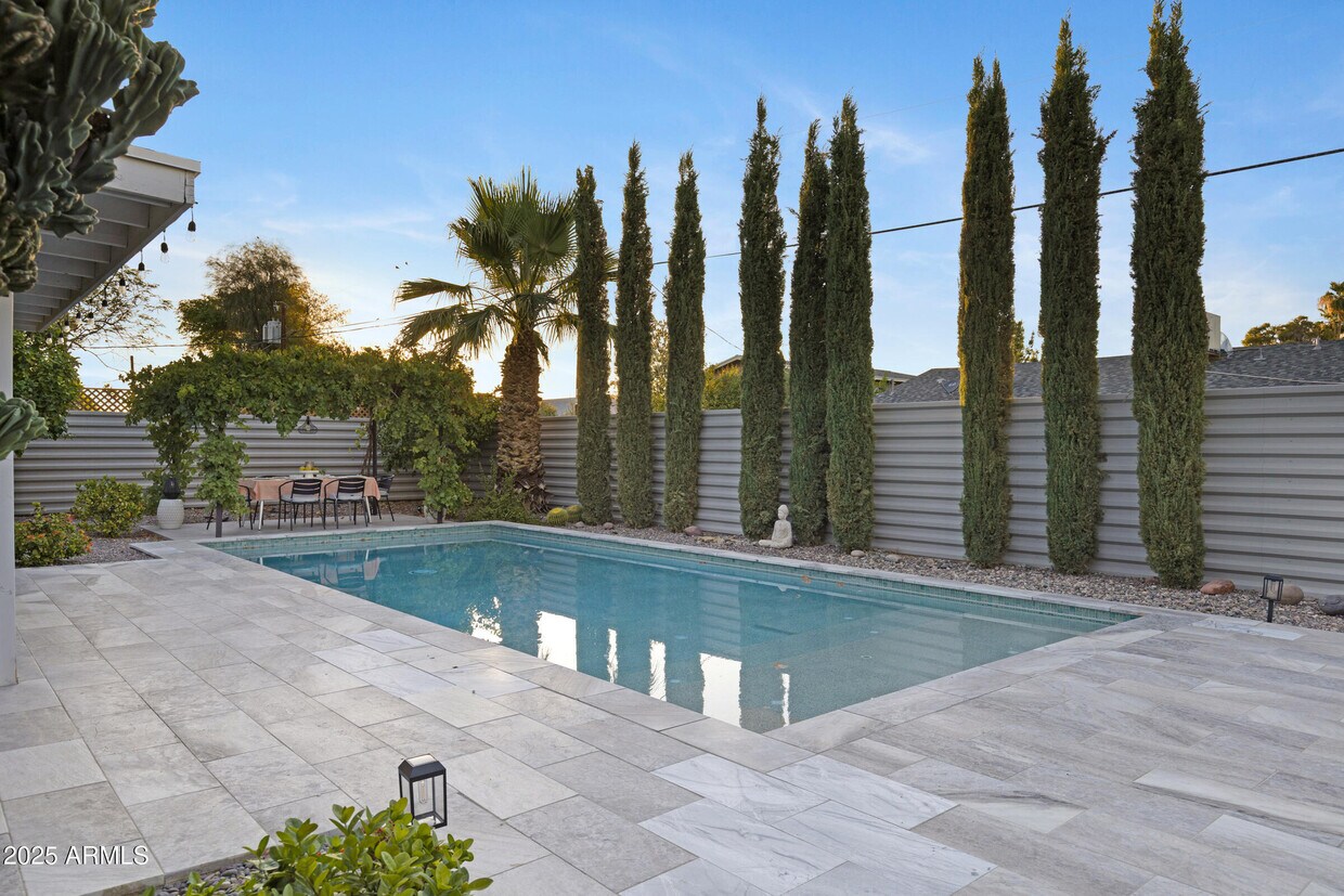 Foto principal - 8738 E Rose Ln