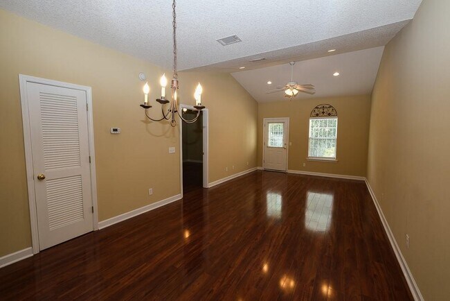 Building Photo - 476 Moss Creek Ln