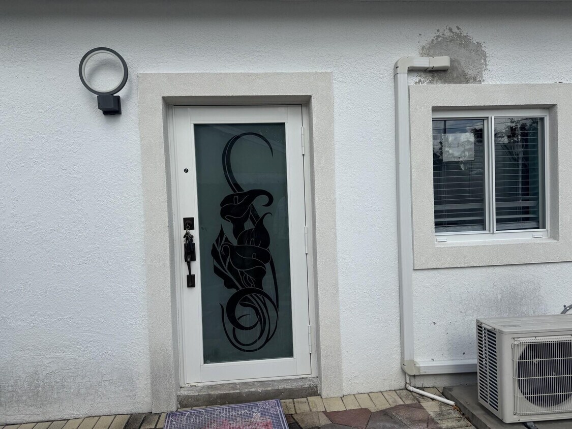 Foto principal - 240 NE 27th St