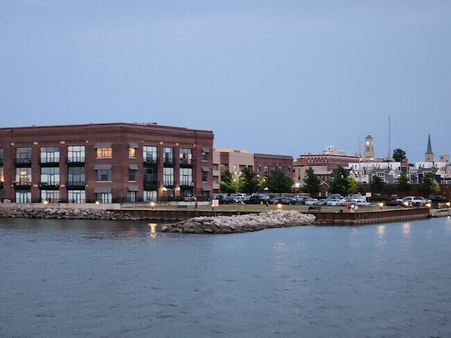 Foto del edificio - 401 W Shoreline Dr