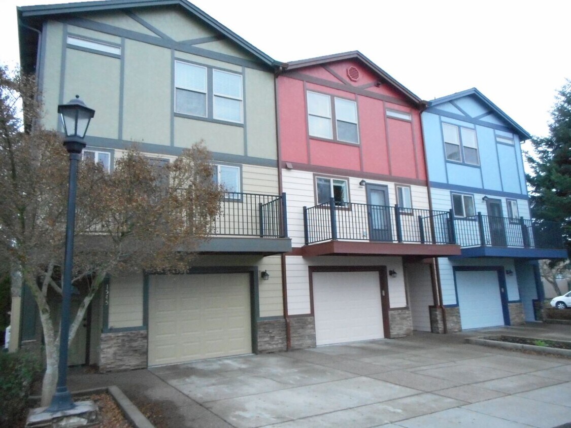 Primary Photo - Luxurious Townhouse Living in Albany's Heart