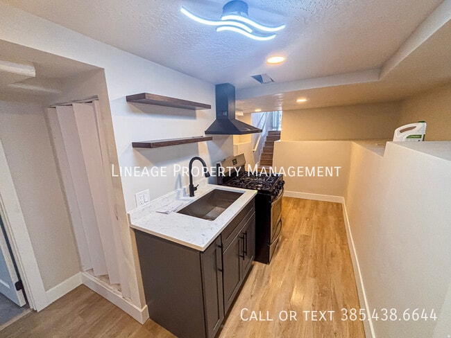 Building Photo - 535 S 900 W