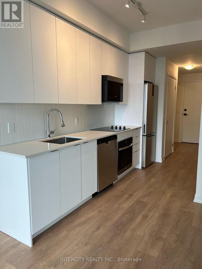 Building Photo - 498-1498 Caldari Rd