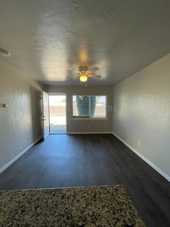 Building Photo - 1137 Jones Ave