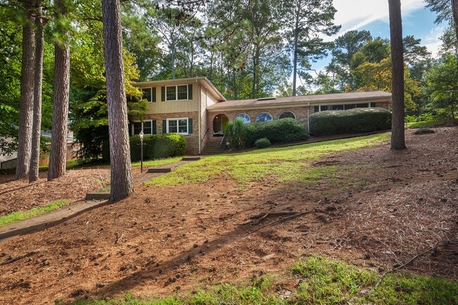 Building Photo - 3741 Fox Glen Ct NE