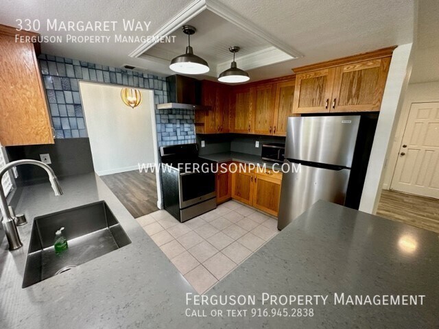 Building Photo - Three Bedroom Home in a Classic Roseville ...