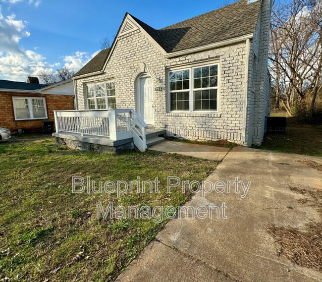 Building Photo - 1532 Bay Ave SW
