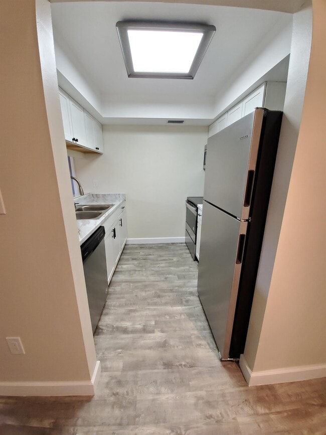 Building Photo - 6040 Shaker Wood Cir