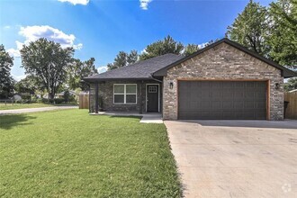 Building Photo - 1717 Breckenridge Dr