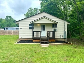 Building Photo - 300 Bundrum Dr NW