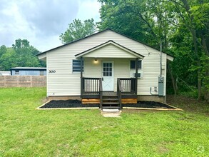 Building Photo - 300 Bundrum Dr NW
