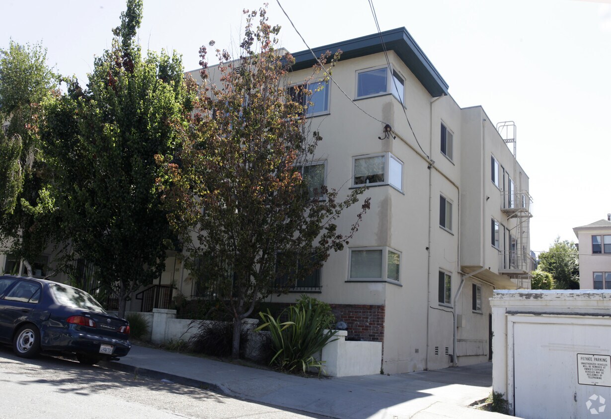 Building Photo - 68 Vernon Street Apartments