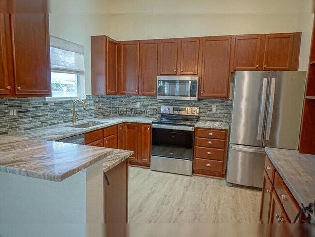 Building Photo - SOUTH TAMPA ? 2-STORY HOUSE, 4-BED, 2.5 BA...