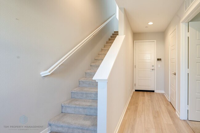 Building Photo - Beautiful 4 Bed 3.5 Bath Single Family House in Stanton