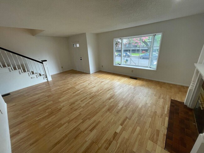 Building Photo - 3 br, 3 bath House - 1983 SW Camelot Ct.