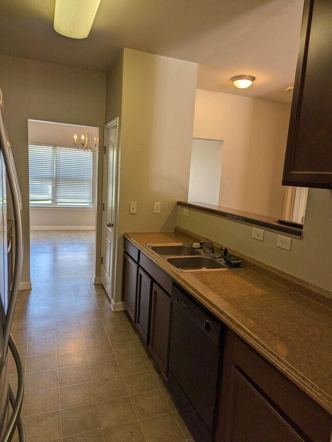 Building Photo - 62 Oakmont Dr