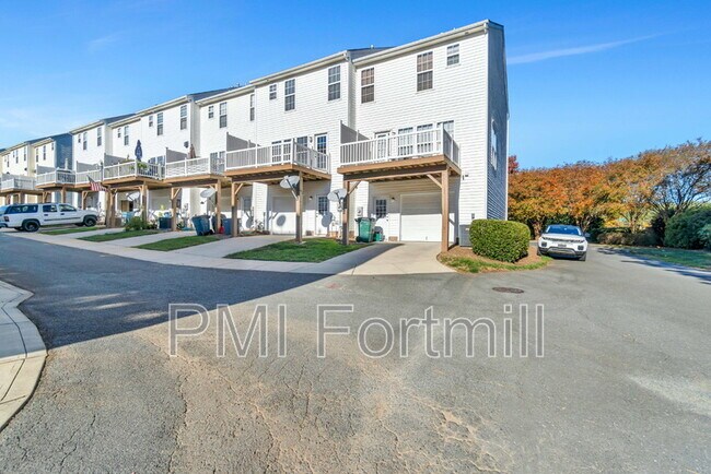 Foto del edificio - 15744 Kensington Palace Ln