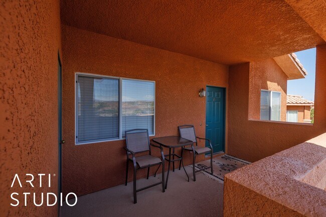 Foto del edificio - 2-bedroom 2-bathroom upstairs condo fully ...