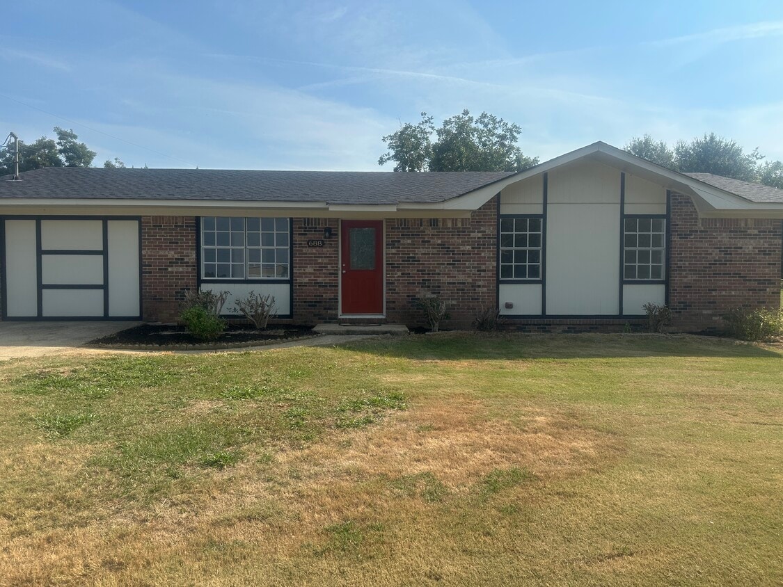 Foto principal - 688 Paulk Rd
