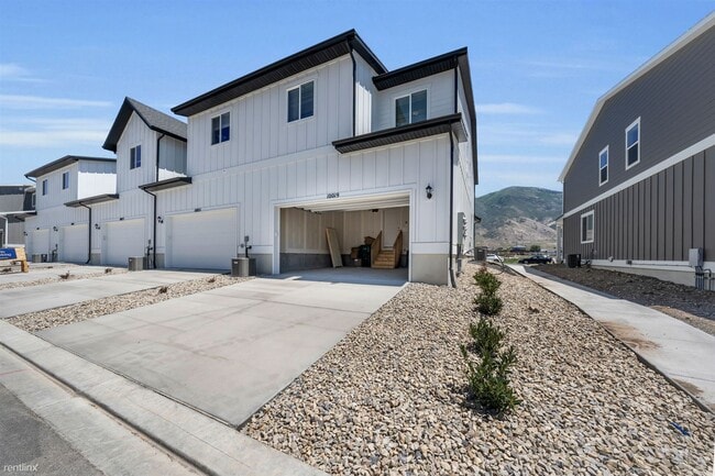 Building Photo - 4 br, 2.5 bath Townhome - 10017 Basalt Drive