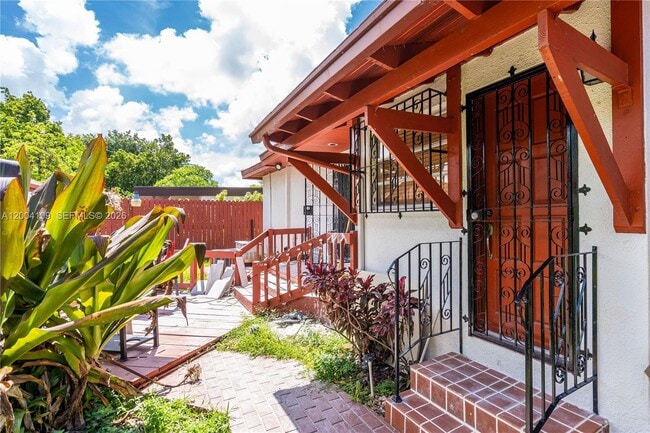 Foto del edificio - 1841 SW 29th Ave