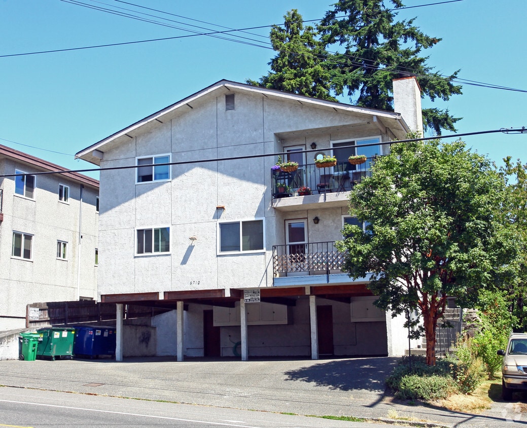 Building Photo - Ballard Five
