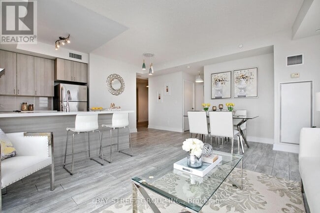 Photo du bâtiment - 540 Bur Oak Ave