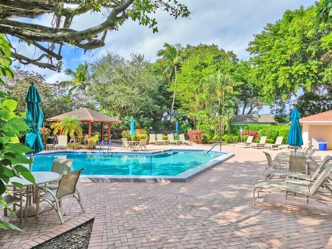 Foto del edificio - 2751 N Palm Aire Dr