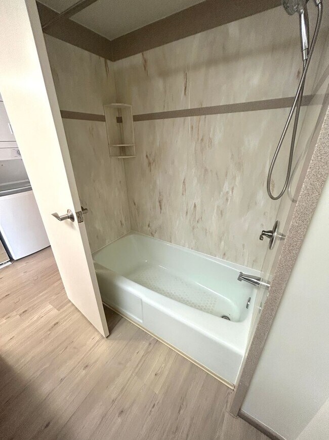 Foto del edificio - Available Now - High Floor Studio Apartmen...
