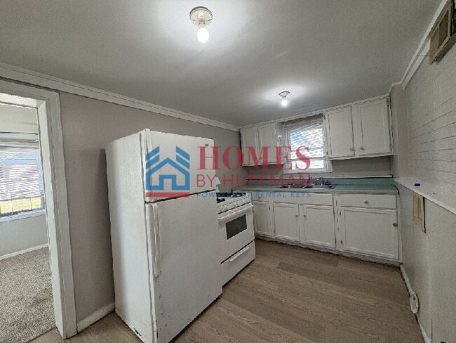 Building Photo - Two Bedroom Apartment | West Side Location