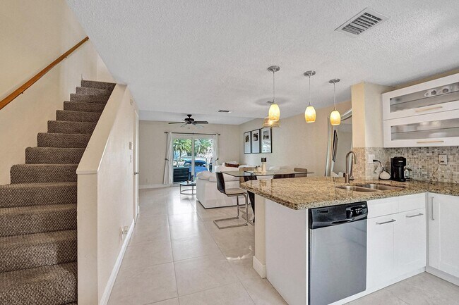 Foto del edificio - 2571 NE 15th St