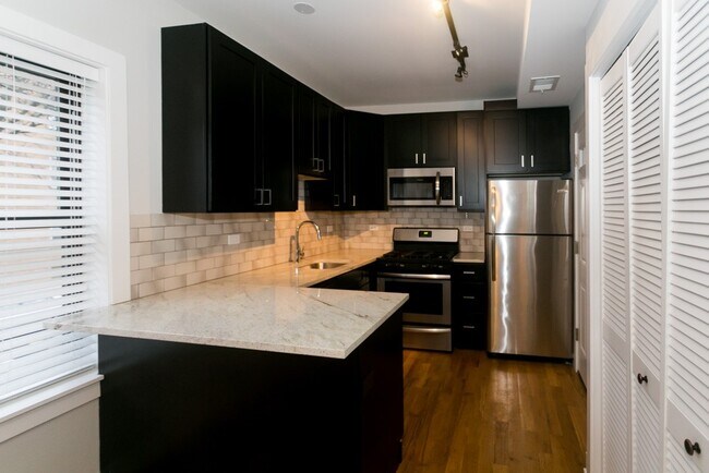 Foto del edificio - 2204 W Eastwood Ave