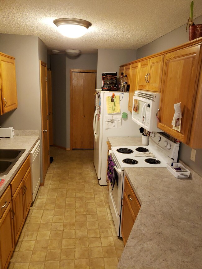 Building Photo - 15410 Radium St NW