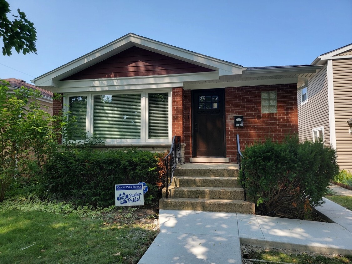 Primary Photo - 5344 N Mont Clare Ave