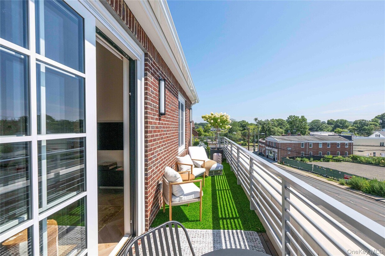 Foto principal - 100 E Putnam Ave