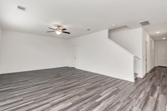 Foto del edificio - 7810 Hightree Dr