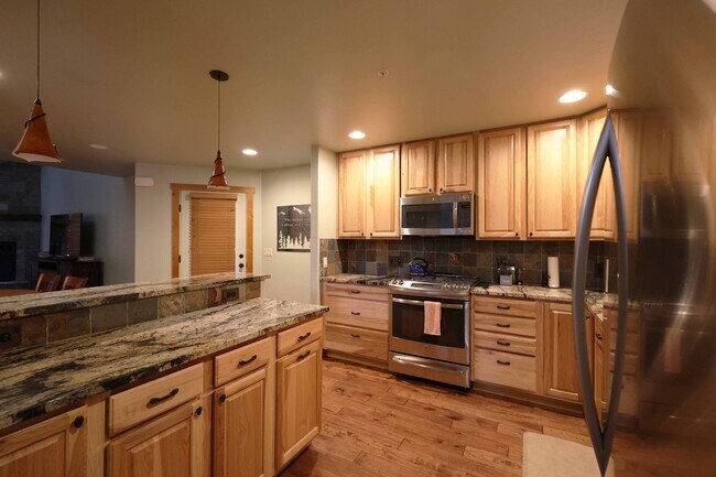 Building Photo - Big Sky 3 Bed 3 Bath Condo