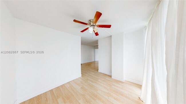 Foto del edificio - 17011 N Bay Rd