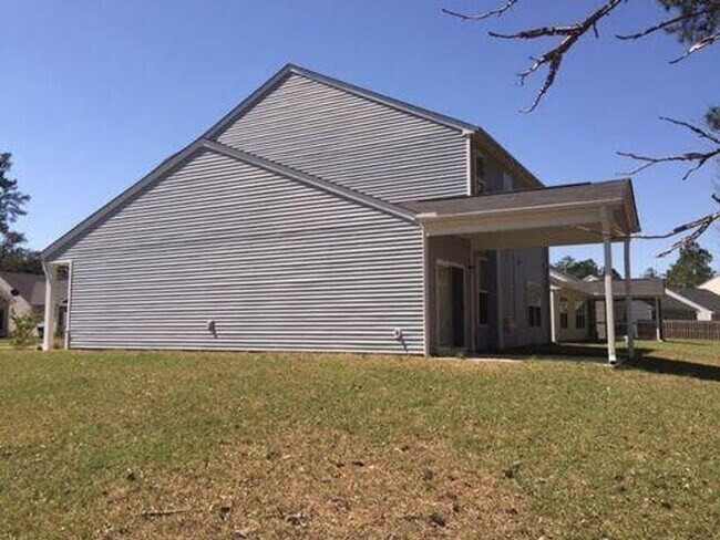 Building Photo - 3 Bedroom 2.5 Bath House in Buckshire - Su...