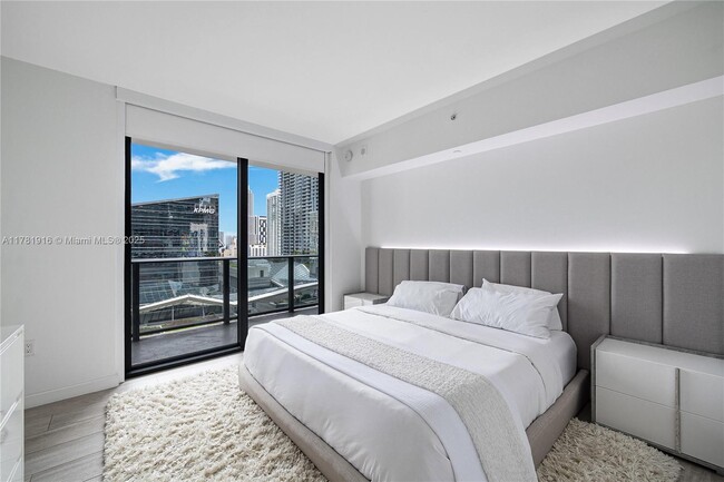 Foto del edificio - 45 SW 9th St